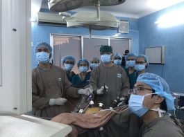 Lần đầu tiên phẫu thuật nội soi điều trị ung thư âm đạo “3 trong 1” - 1