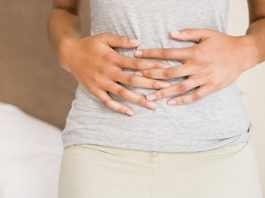 Đau bụng âm ỉ nhiều tháng, chị em cần đề phòng ung thư buồng trứng - 1