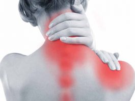 Thường xuyên đau nhức vai phải, người phụ nữ bất ngờ nhận kết quả ung thư - 1