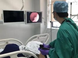 Thanh niên 17 tuổi mắc ung thư đại tràng vì thói quen nhiều người mắc - 1