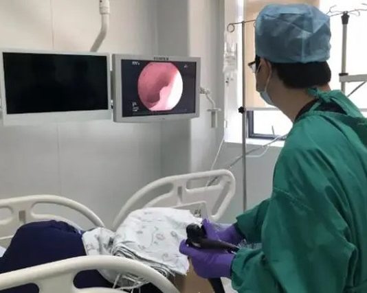 Thanh niên 17 tuổi mắc ung thư đại tràng vì thói quen nhiều người mắc - 1