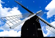 SkyHills Casino – De volgende stap in gamen in België Brill Windmill on Brill Hill in Buckinghamshire, UK. Summers day with ...