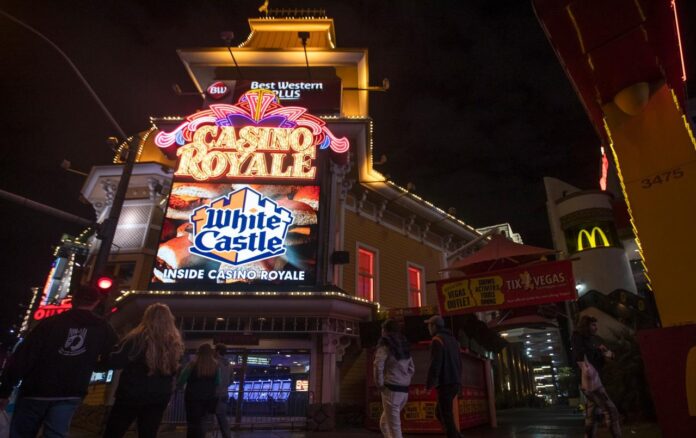 Las Vegas Strip skyscraper at Casino Royale site gets FAA approval ...