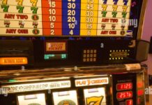 Las Vegas Casino - A winning slot machine! Stock Photo - Alamy