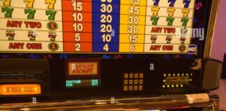 Las Vegas Casino - A winning slot machine! Stock Photo - Alamy