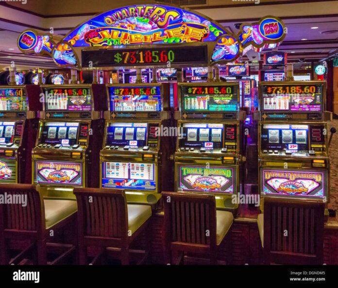 slot-machines-in-the-golden-nugget-casino-fremont-street-downtown-DGNDM5-1 Slot machines in the Golden Nugget Casino, Fremont Street, downtown Las ...