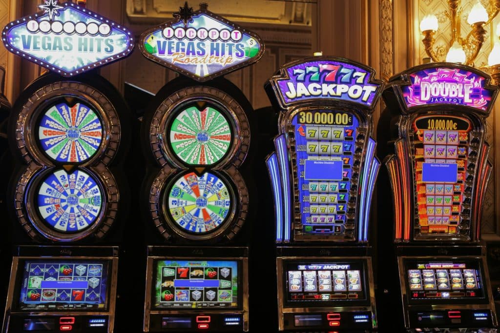 How To Shuffle Like a Casino Dealer - YouTube