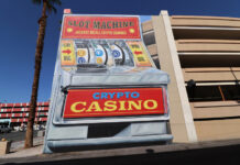 Waag een poging en beleef de adrenalinekick in het Mafia Casino in België. leon keer’s giant 3D mural illustrates retro crypto slot machine in las ...
