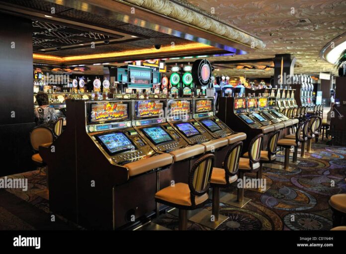 slot-machines-in-the-5-star-mirage-hotel-las-vegas-nevada-usa-north-C01N4H Slot machines in the 5-star Mirage Hotel, Las Vegas, Nevada, USA, North ...